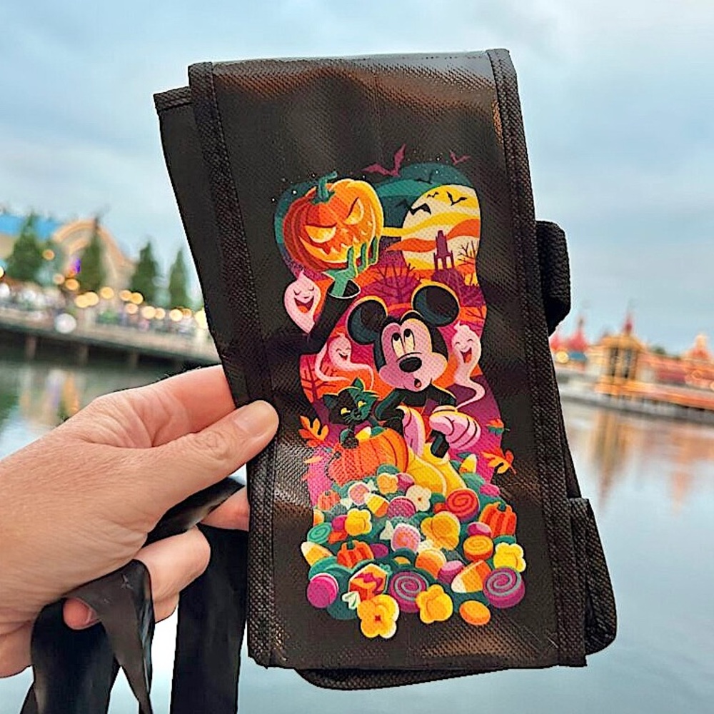 🎃 Magic Key 2023 Oogie Boogie Bash Treat Bag Tote Mickey Halloween - Picture 1 of 4